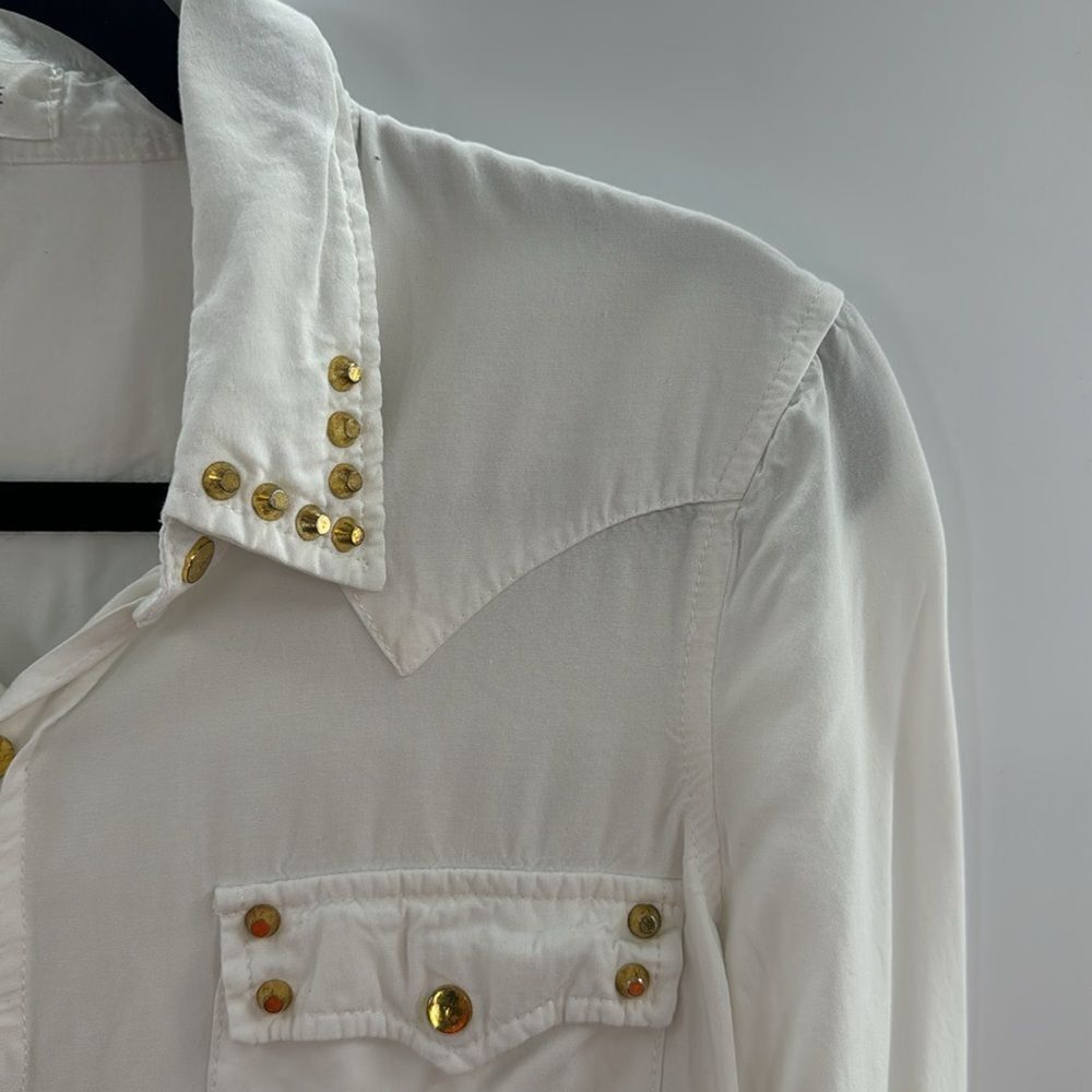 3For$20 Fate White Snap Blouse. With Gold Stud Detailing size M - Picture 2 of 4